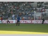 Конкурс на призы фирмы «Техна». Девушка под впечатлением от выхода на поле бьет выше ворот.