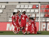 78-я минута. Рикарду Жезус сравнивает счет и принимает поздравления.