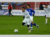 С мячом «мотор» подмосковной команды - Алексей Еременко.